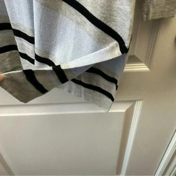 Ricki’s Tunic Sweater Asymmetrical  Hem V Neckline Grey Blue Black Stripes XS - Picture 7 of 13